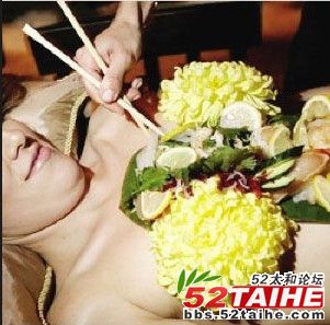 女人盛当食物6.jpg